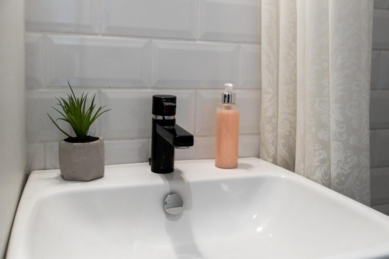 Stylish Studio In Perfect Location, 24H Reception Apartment Tallinn Exterior foto